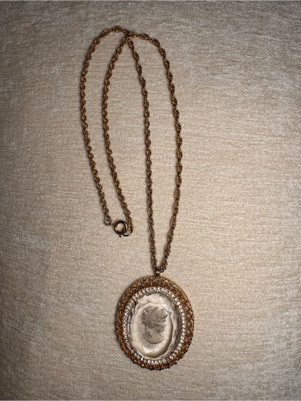 Vintage Gold Toned Cameo Pendant Necklace